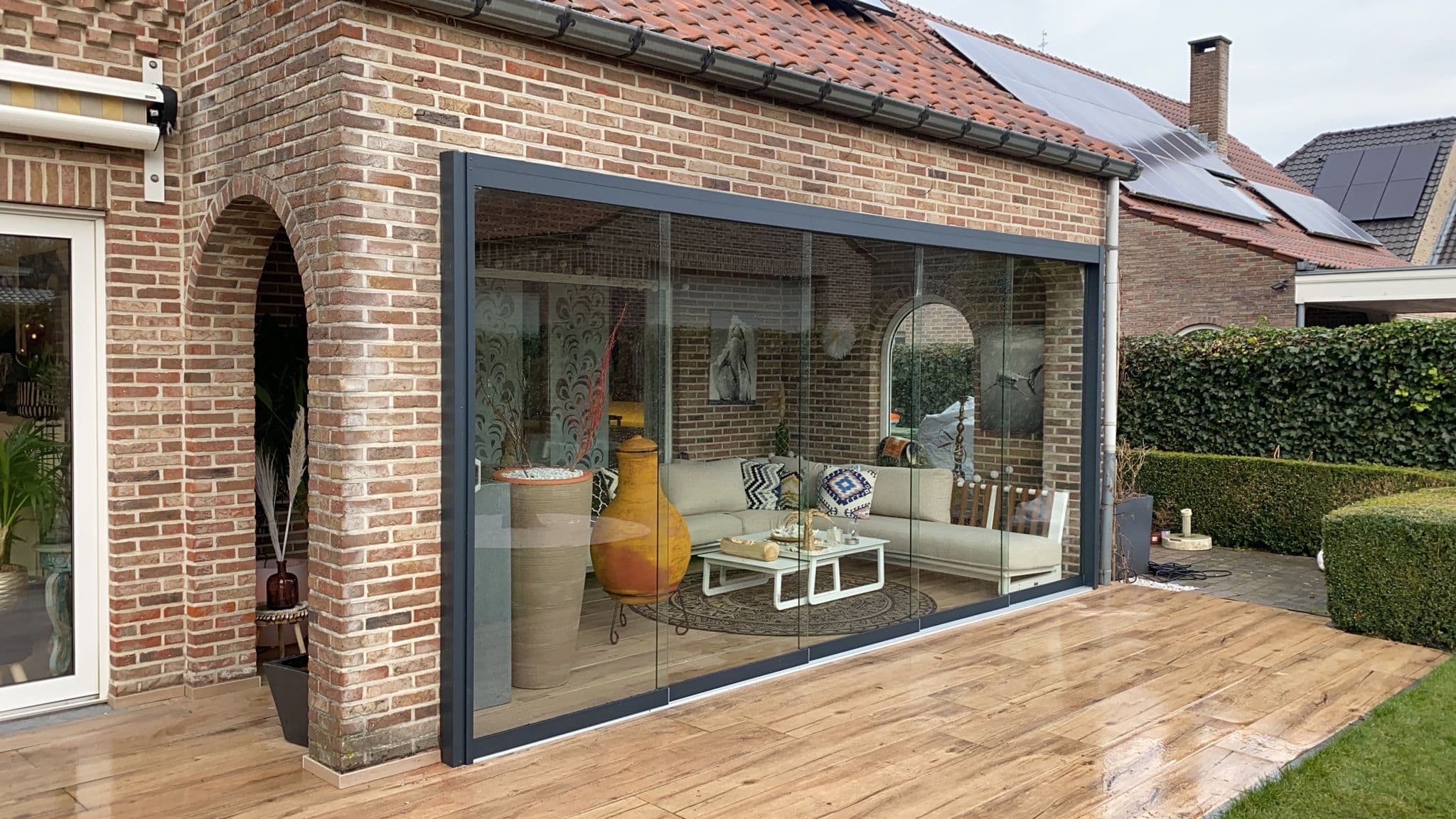 Gerealiseerd project: aluminium veranda met glazen schuifwanden